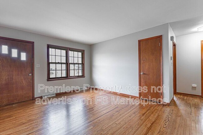 Building Photo - 252 Bonaire St