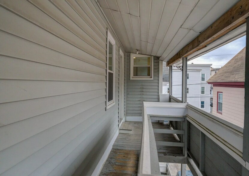 Building Photo - 64 Bradbury St