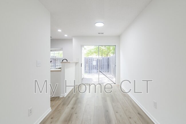 Building Photo - 1766 Forest Side Ln