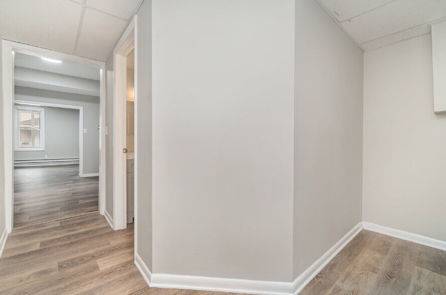 Building Photo - 606 North St