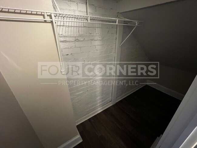 Building Photo - Charming 2 Bedroom 2 Bath in Historic Building