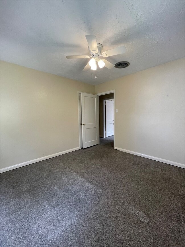 Building Photo - 140 Laurel St