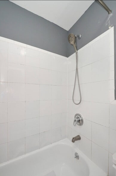 Building Photo - 444 First Ave Loop