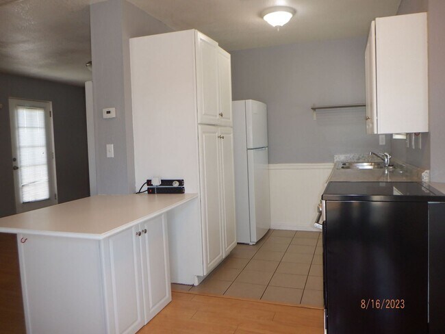 Building Photo - 22924 Clover Spring Pl