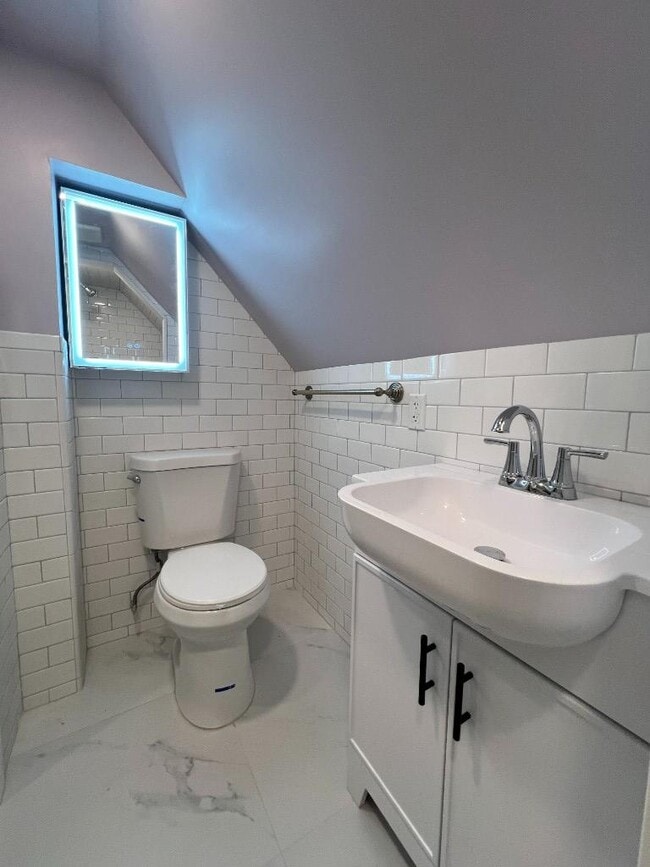 Building Photo - Lovely 2 Bed 2 Bath Gardens House w Terrace