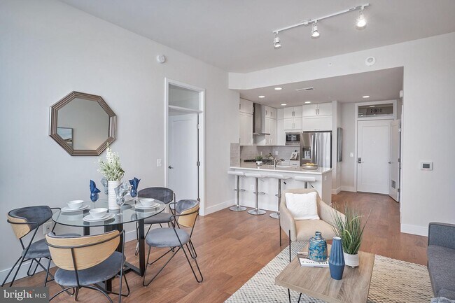 Building Photo - 2000 Clarendon Blvd