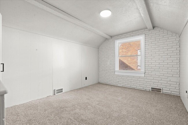Building Photo - 10042 Grayton St