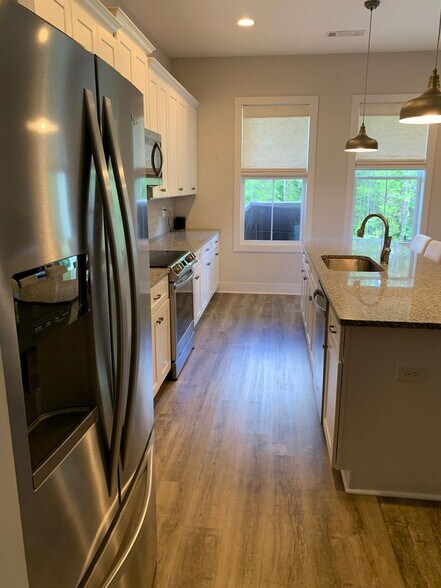 Building Photo - Owens Crossing Townhome