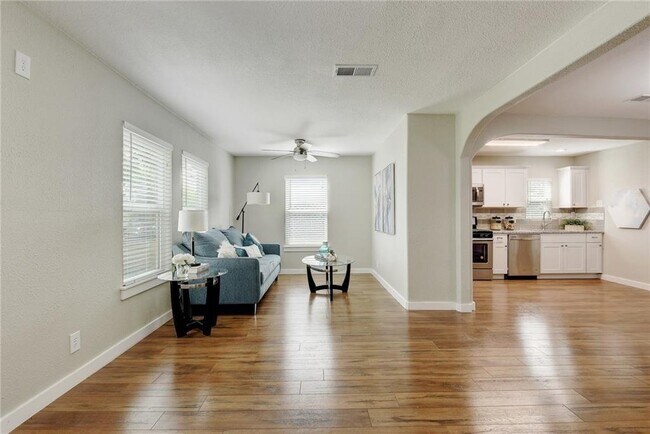 Building Photo - 503 W Grady Dr