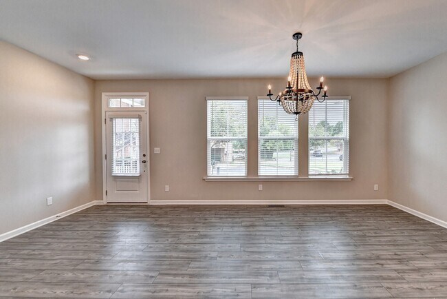 Building Photo - 4655 White St