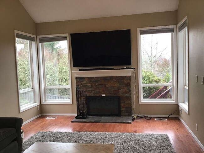 Building Photo - For Rent - Exceptional Murrayhill Location...