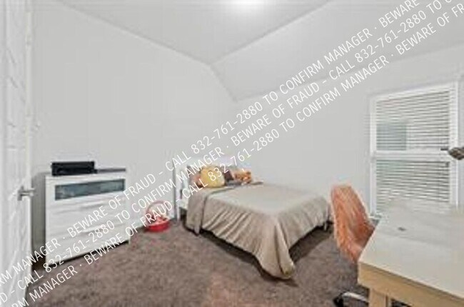 Building Photo - 2606 San Jacinto Dr