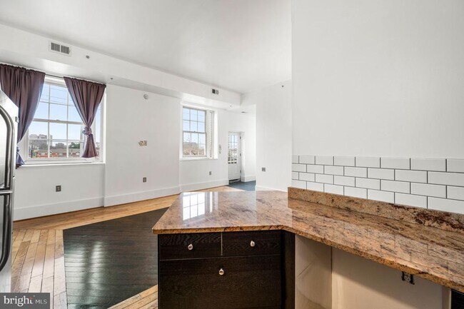 Building Photo - 1201 S 5th St