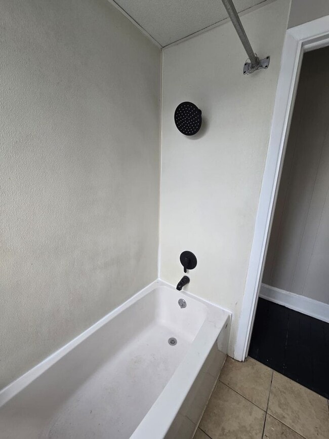 Building Photo - Renovated 4 Bedroom Home – Hardwood Floors Throughout – Available Now