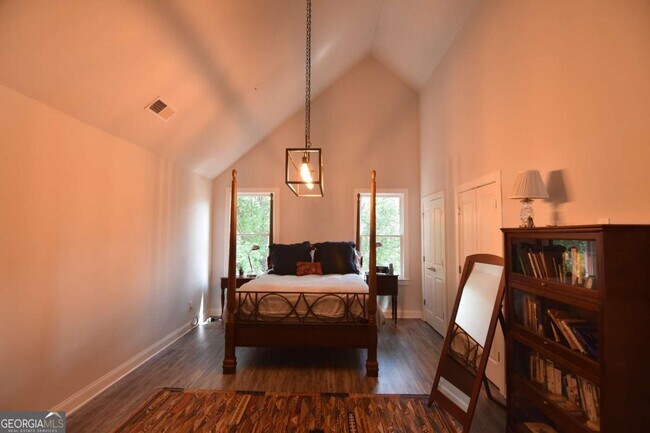 Building Photo - 137 Pearl St