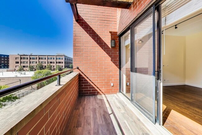 Building Photo - 1332 W Madison St