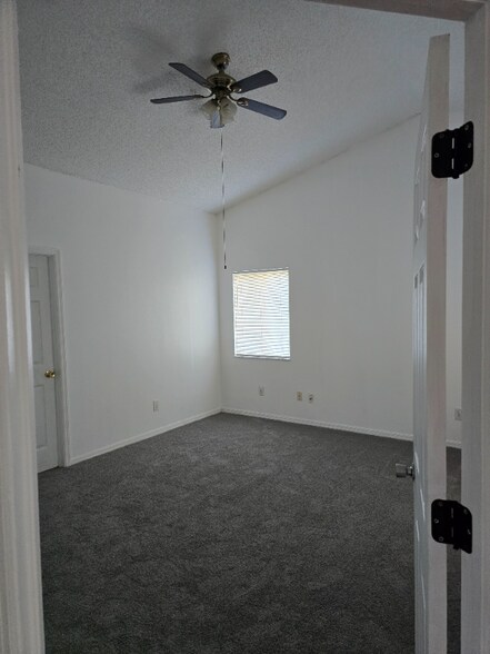 Building Photo - 3205 Montrose Cir