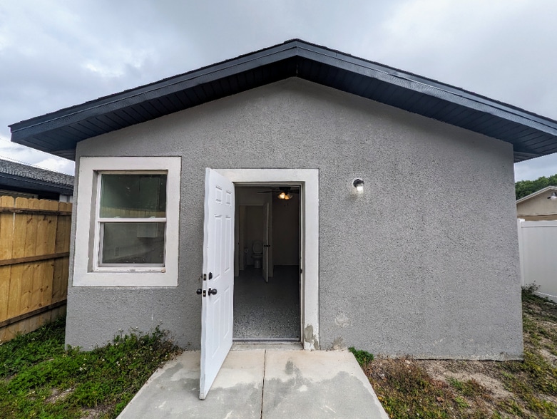 Primary Photo - 4401 Atwood Dr