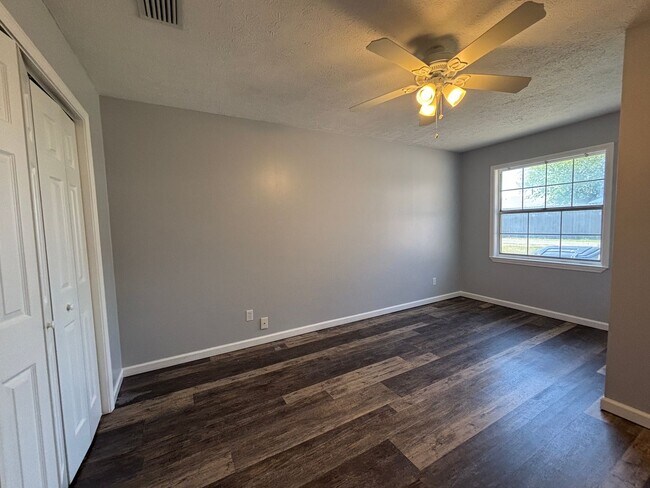 Building Photo - 4123 W 22nd St