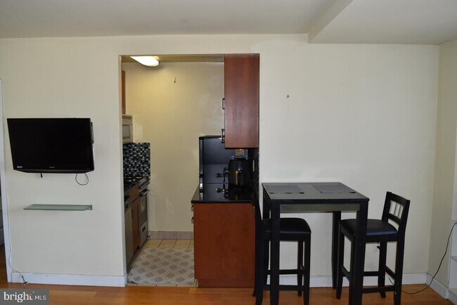 Building Photo - 1111 Arlington Blvd