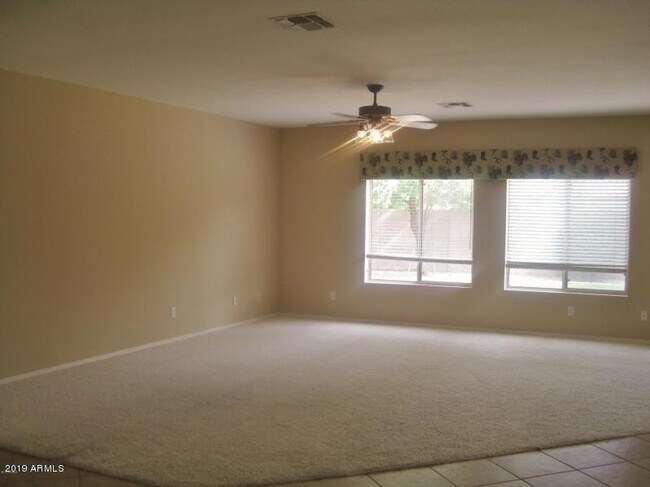 Building Photo - 1042 E Canyon Way