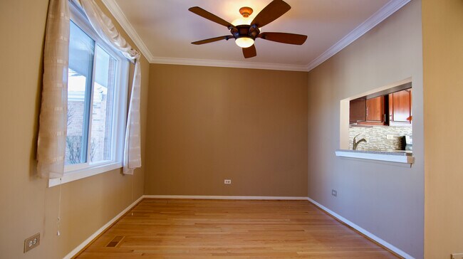Building Photo - 253 W Golfview Terrace