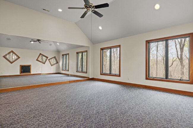 Building Photo - Luxurious 5-Bed Sanctuary with Scenic View...