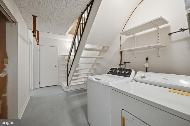 Building Photo - 2242 Cartwright Pl
