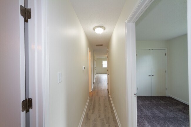 Building Photo - Updated 3 bedroom 1.5 bath home in desirab...