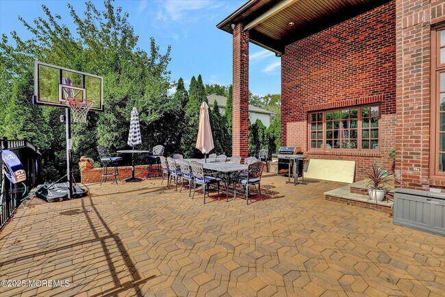 Building Photo - 13 Valley Forge Rd