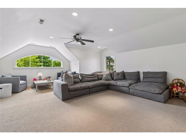Building Photo - 15700 Portico Dr