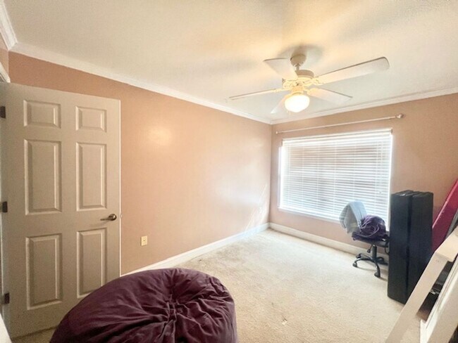 Building Photo - 558 Wingspan Way