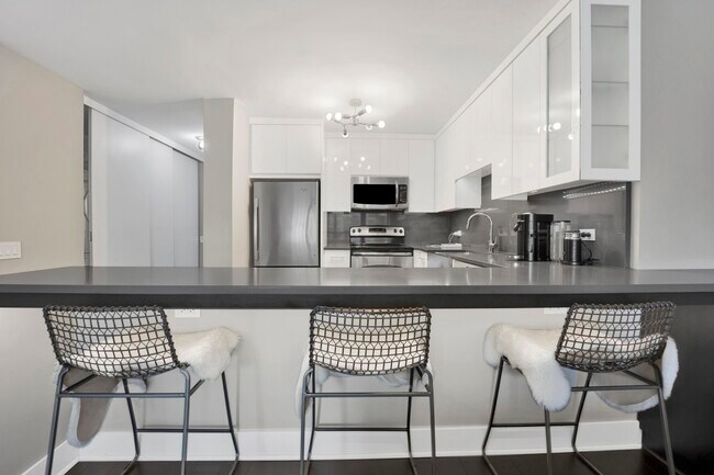 Building Photo - 30 E Huron St