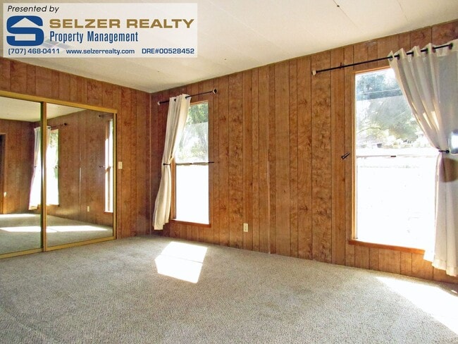 Building Photo - Roomy 2 bd. mobile w/ big yard in a countr...