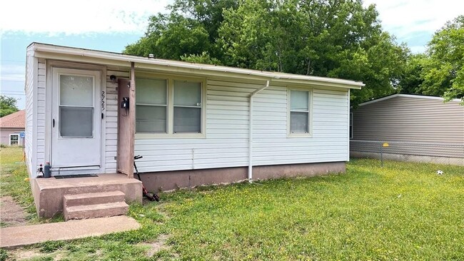 Building Photo - 2807 Terrace Dr