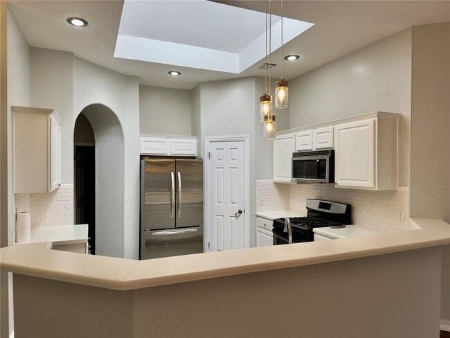 Building Photo - 8005 Nairn Dr