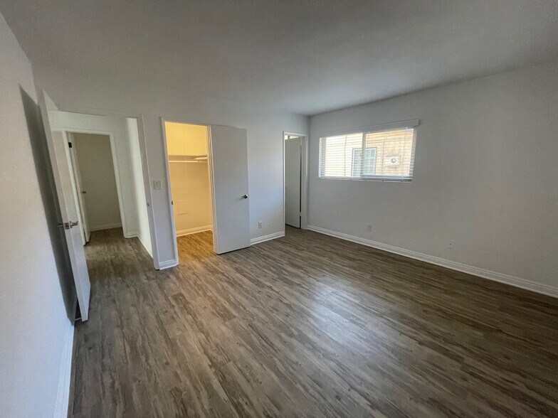 Bedroom with ensuite half bath - 718 N Guadalupe Ave