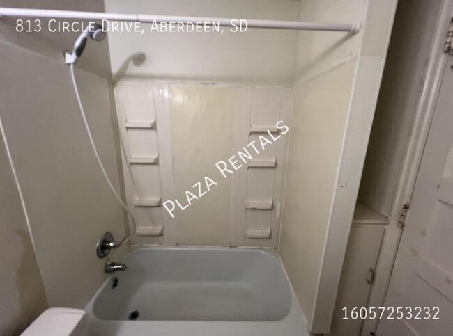 Building Photo - 19 7th Ave SE