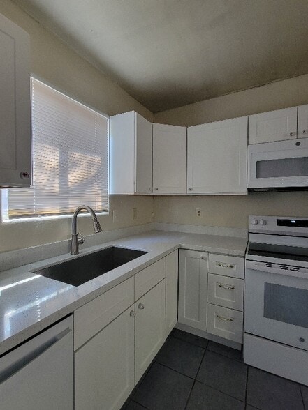 Building Photo - 3805 E Glenn St