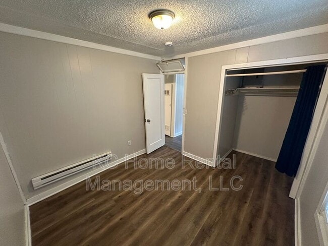Building Photo - 109 W Hale St