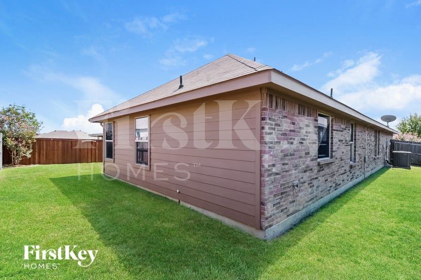 Building Photo - 500 Stone Crossing Ln