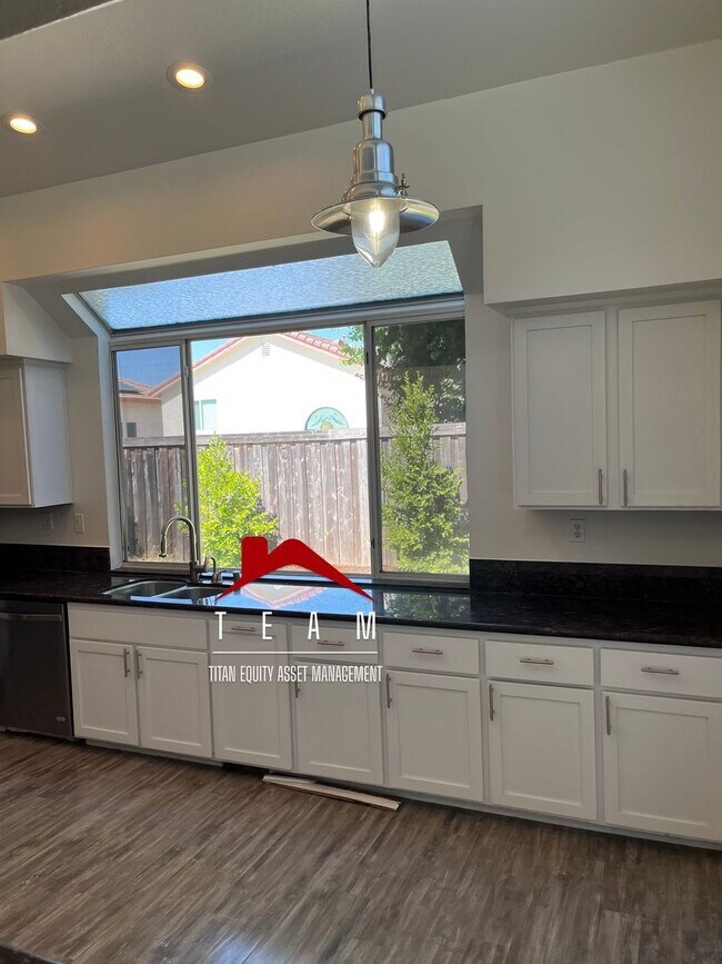 Building Photo - 5231 Del Vista Way