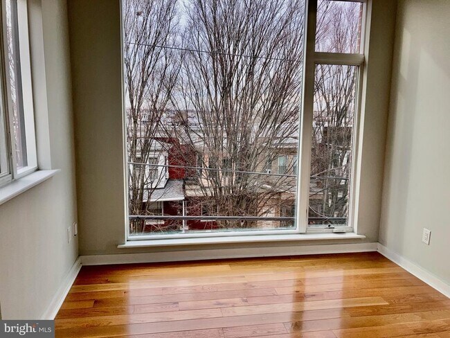 Building Photo - 5358 Addison St