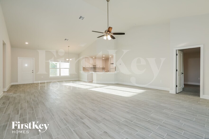 Building Photo - 6148 Hellman Ave