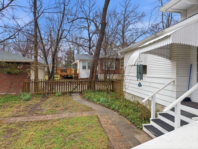 Building Photo - 303 Westwood Ave