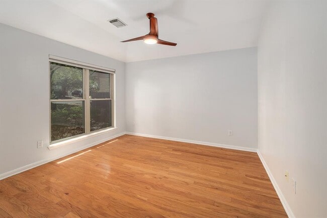 Building Photo - 4920 Hibiscus Valley Dr