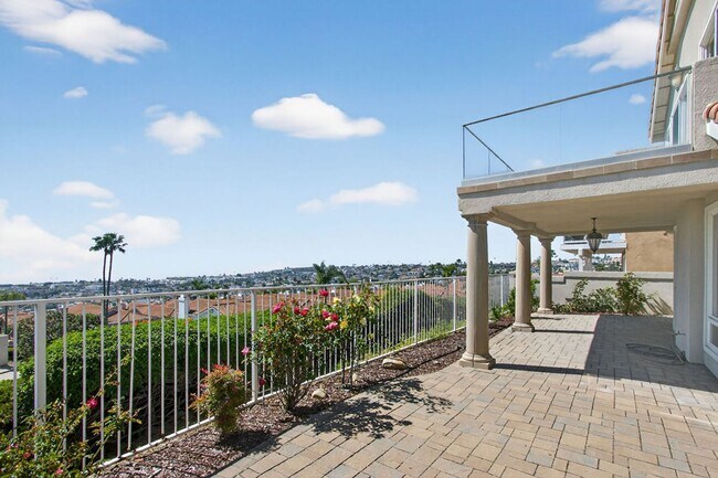 Building Photo - The Ultimate Coastal Escape: 3 Bedrooms with Panoramic Ocean Views in Gated Waterford Pointe!