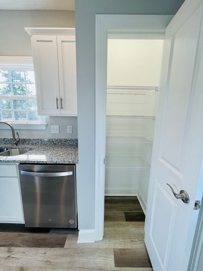 Building Photo - Adorable 2bd/2.5ba cottage in downtown Aynor - Ready for move in!!