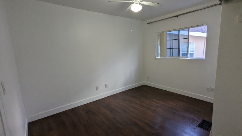 Building Photo - 1122 E Harvard St