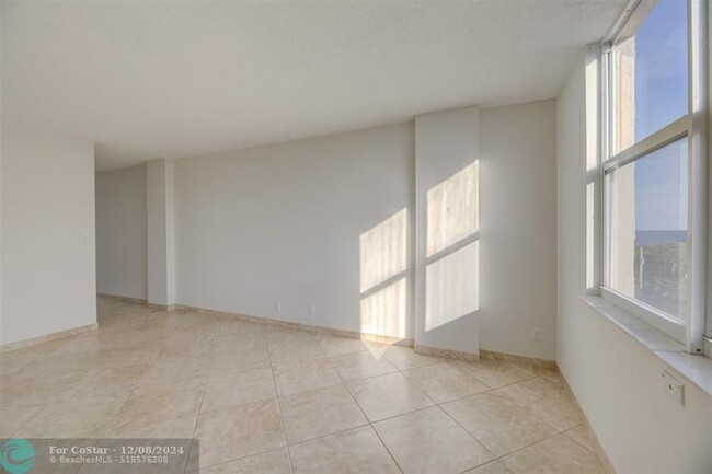 Building Photo - 305 N Pompano Beach Blvd